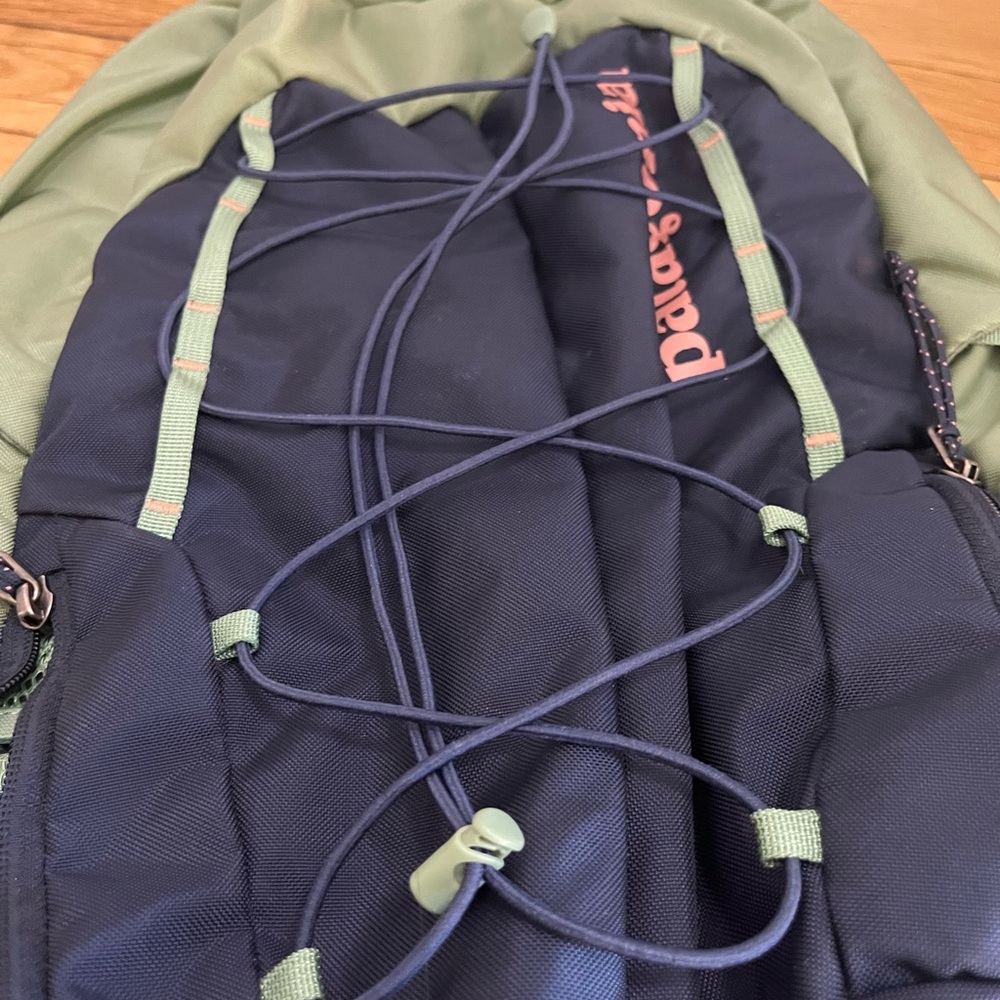 Patagonia Two-Tone Green and Blue Backpack - Picture 6 of 6